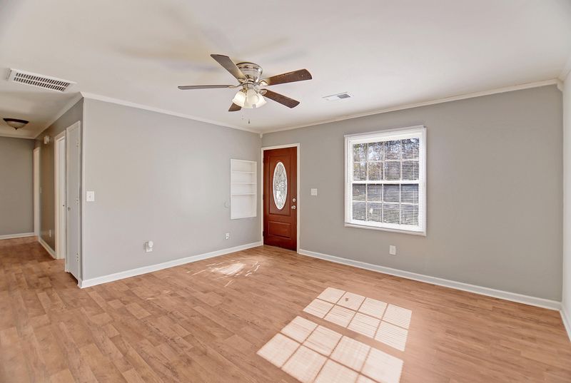 419 Robin Dr, Goose Creek, SC 29445