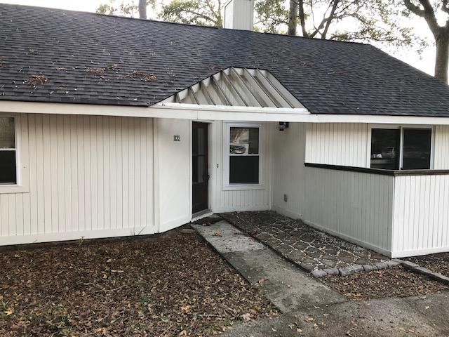 1132 Honeysuckle Ct, Mount Pleasant, SC 29464