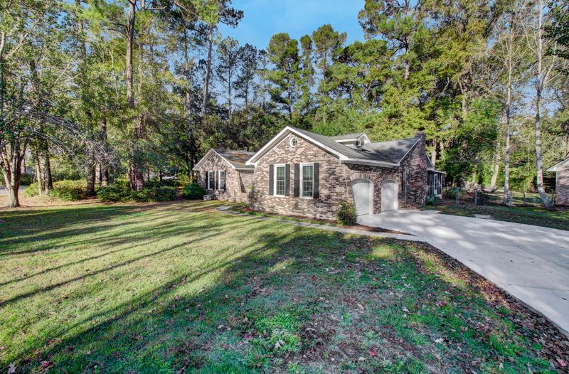 225 Pointer Dr, Summerville, SC 29485