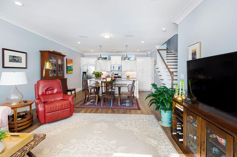 402 Sumter St #C, Charleston, SC 29403