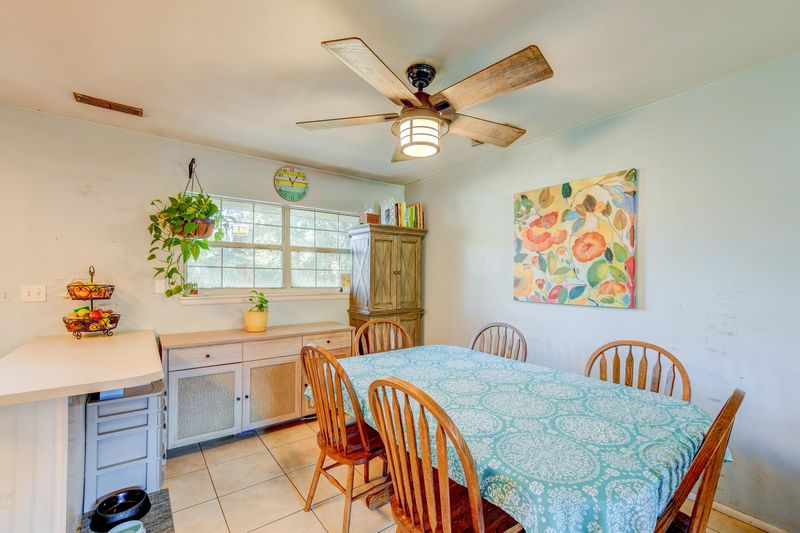 1843 Sandcroft Dr, Charleston, SC 29407
