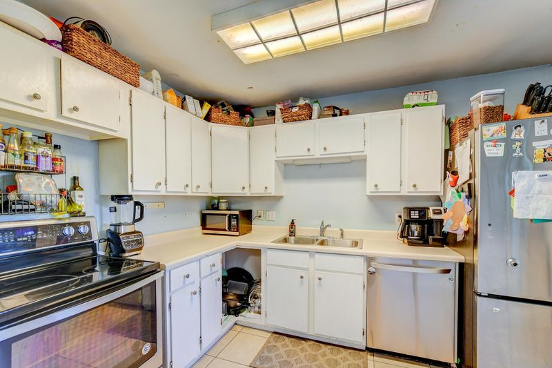 1843 Sandcroft Dr, Charleston, SC 29407