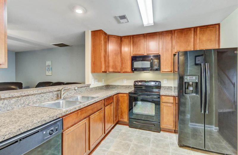2466 Commencement Ln, North Charleston, SC 29406