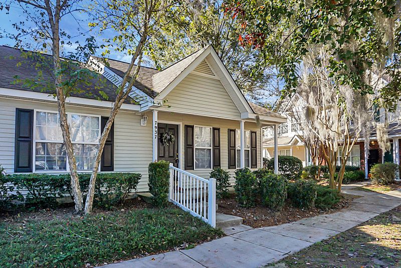 7937 Shadow Oak Dr, North Charleston, SC 29406