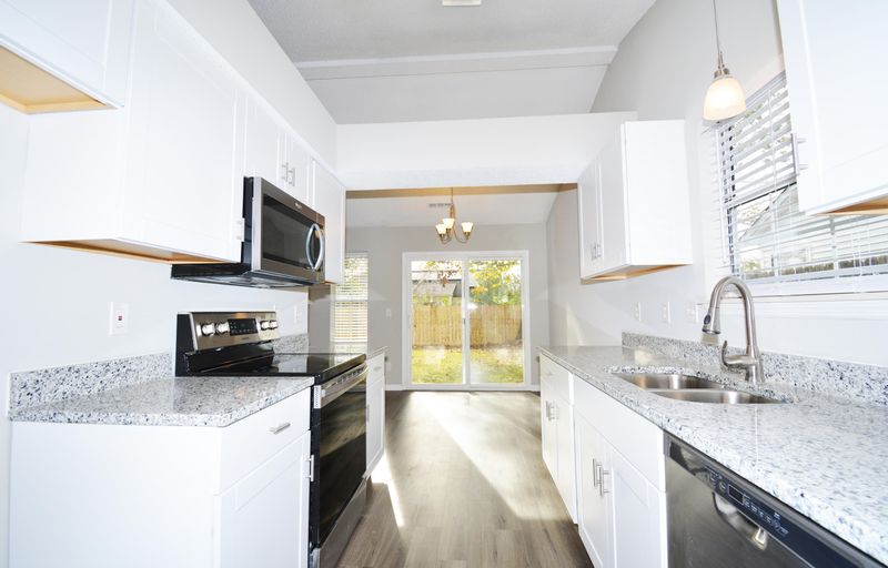 5211 Elba Dr, North Charleston, SC 29418