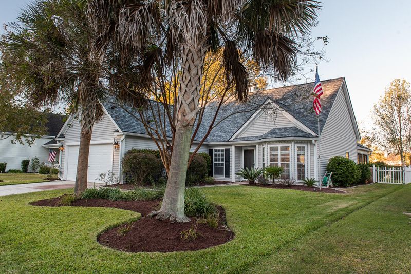1466 Coopers Hawk Dr, Hanahan, SC 29410
