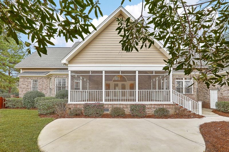 104 Guilford Dr, Summerville, SC 29483