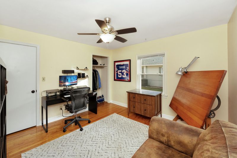 1356 S Sherwood Dr, Charleston, SC 29407