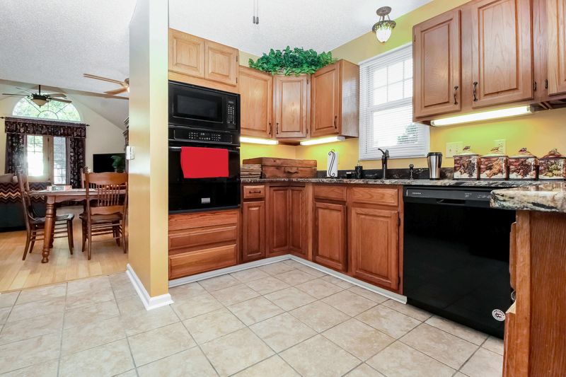 9114 Lafayette Ct, North Charleston, SC 29406