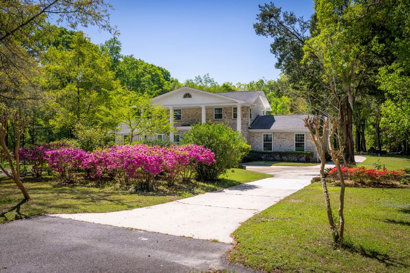 203 Swan Dr, Summerville, SC 29485