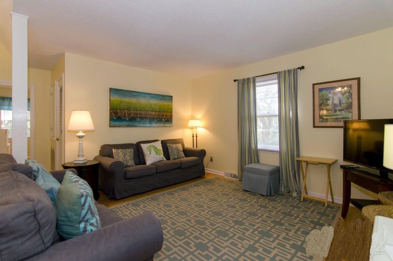 1107 Nancy St, Edisto Beach, SC 29438