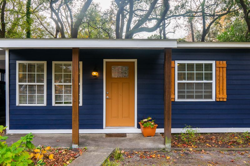 1623 W Robinhood Dr, Charleston, SC 29407