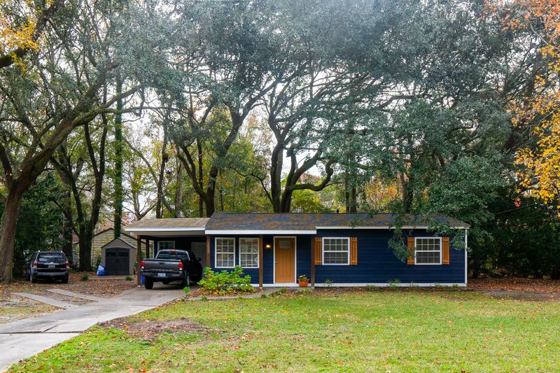 1623 W Robinhood Dr, Charleston, SC 29407