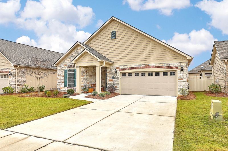243 Village Stone Cir, Summerville, SC 29486