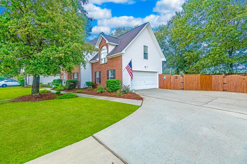 109 N Knightsbridge Ct, Goose Creek, SC 29445