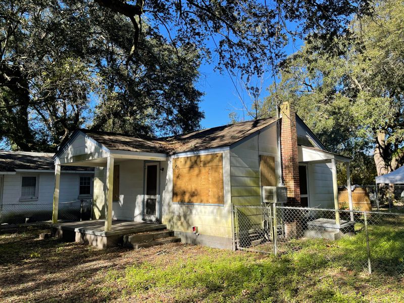 1924 Orangeburg St, North Charleston, SC 29405