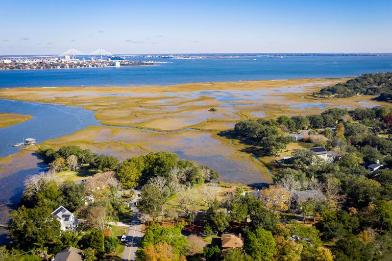 608 N Shore Dr, Charleston, SC 29412