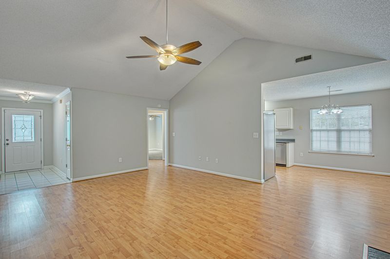 8385 Waltham Rd, North Charleston, SC 29406