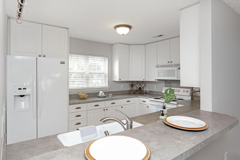 311 Amberwood Dr, Summerville, SC 29483
