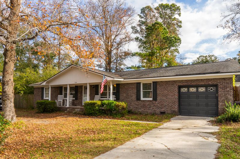 759 Muirhead Rd, Mount Pleasant, SC 29464