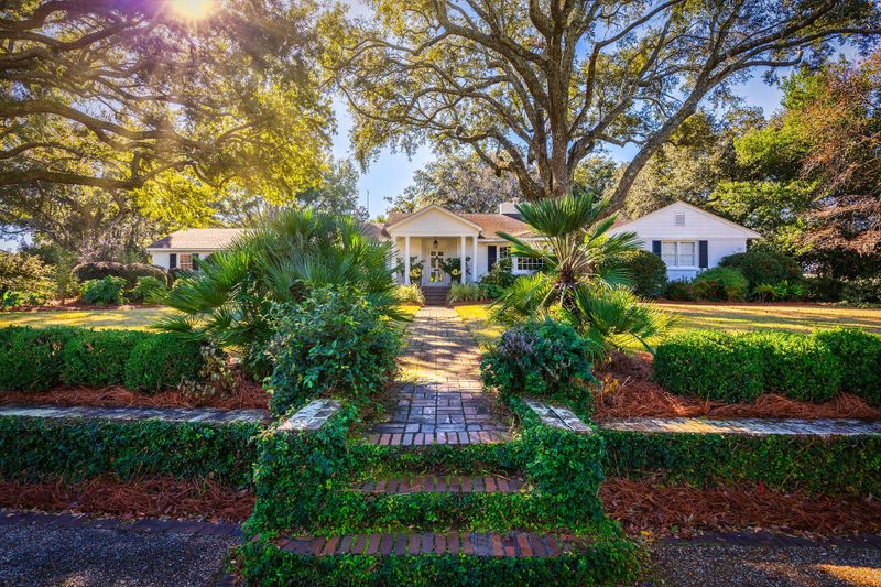 17 Country Club Dr, Charleston, SC 29412