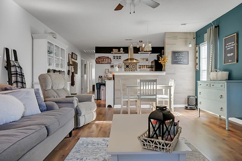 402 White Bluff Ct, Moncks Corner, SC 29461
