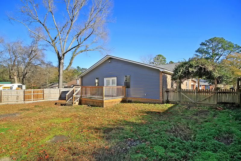 51 Oak Grove Rd, Goose Creek, SC 29445