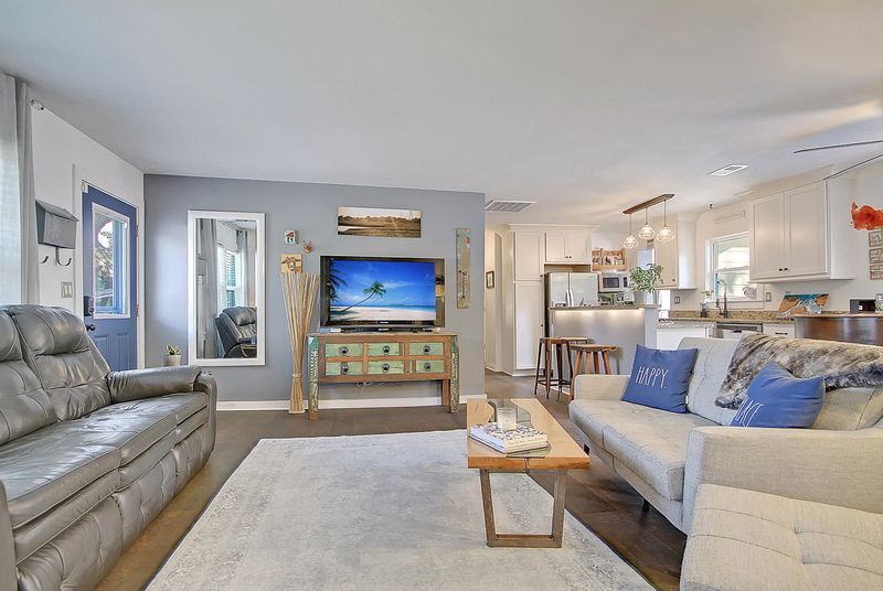 20 Ellen Ave, Mount Pleasant, SC 29464