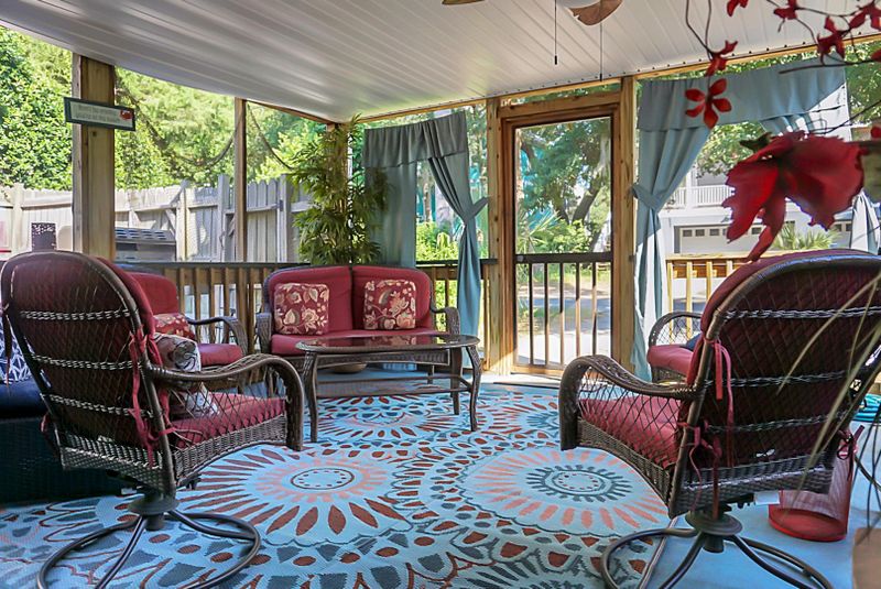 113 W Hudson West Ave, Folly Beach, SC 29439