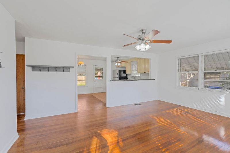 1336 Saint Clair Dr, Charleston, SC 29407