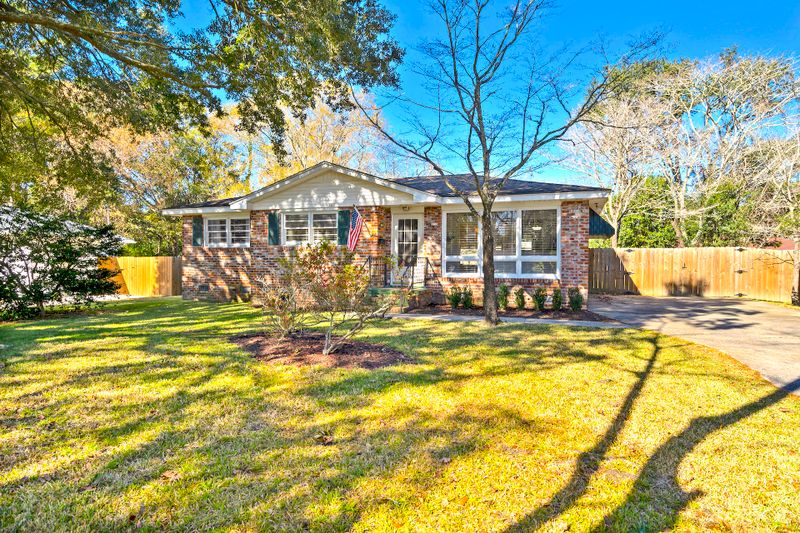 1336 Saint Clair Dr, Charleston, SC 29407