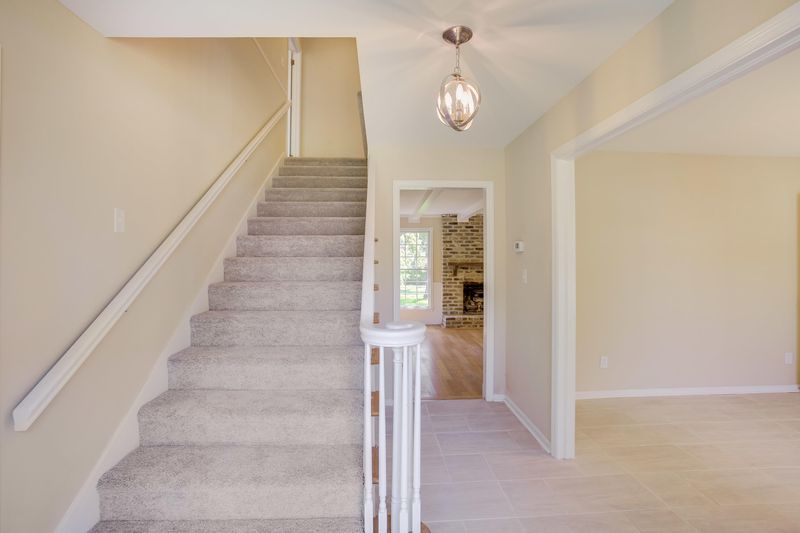 25 Sorento Blvd, Hanahan, SC 29410