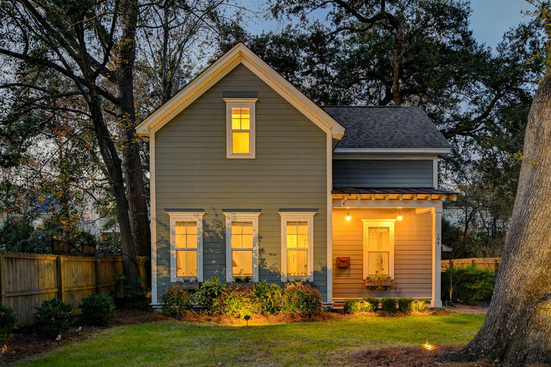 104 Live Oak Ave, Charleston, SC 29407