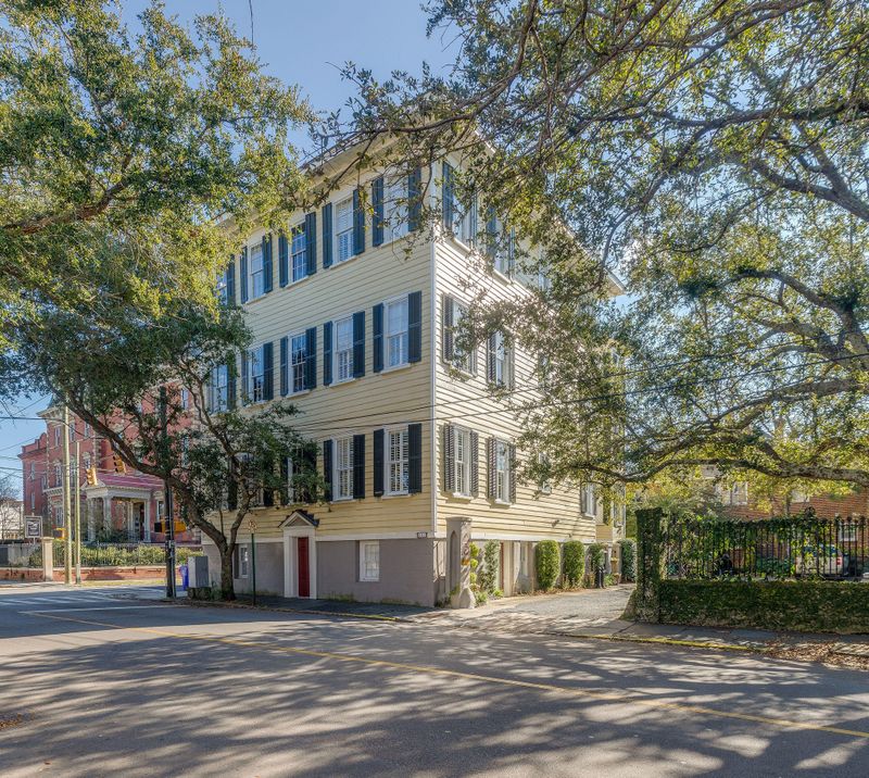 151 Wentworth St #2a, Charleston, SC 29401