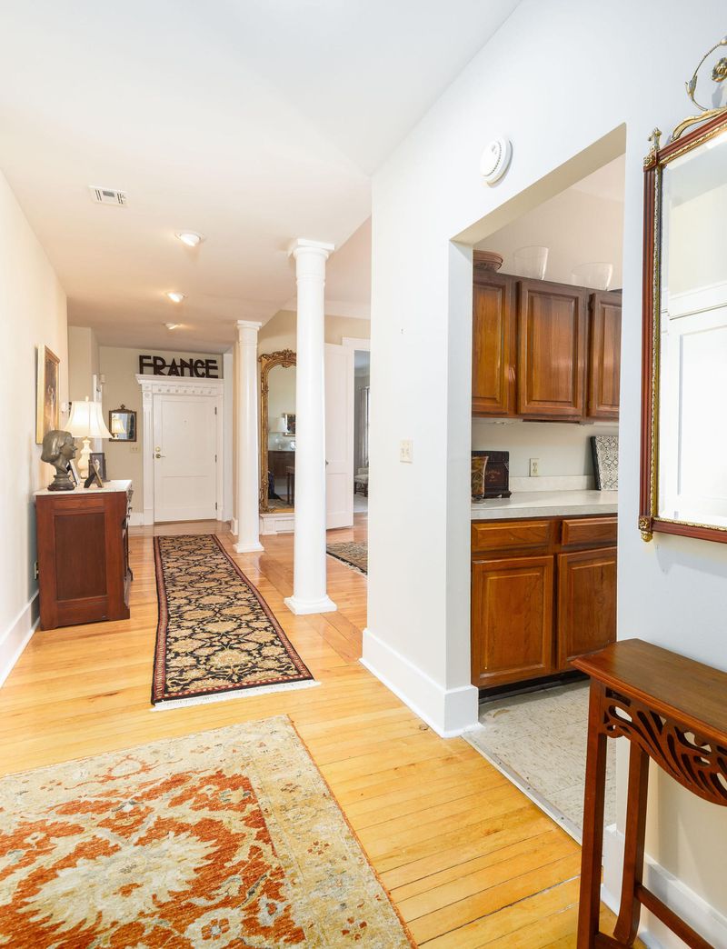 151 Wentworth St #2a, Charleston, SC 29401