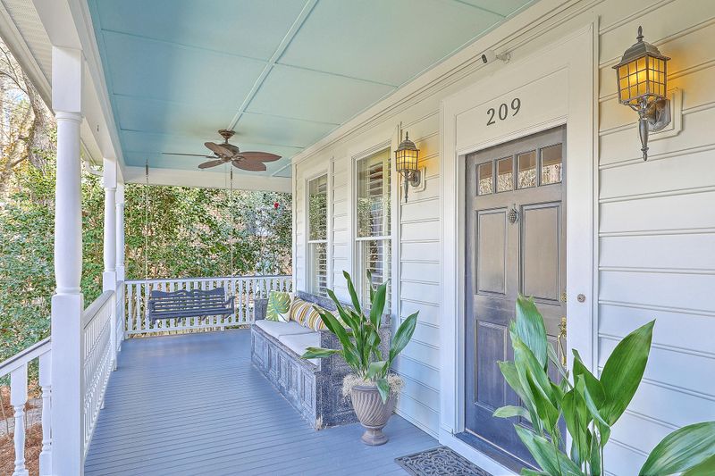 209 Gadsden St, Summerville, SC 29483