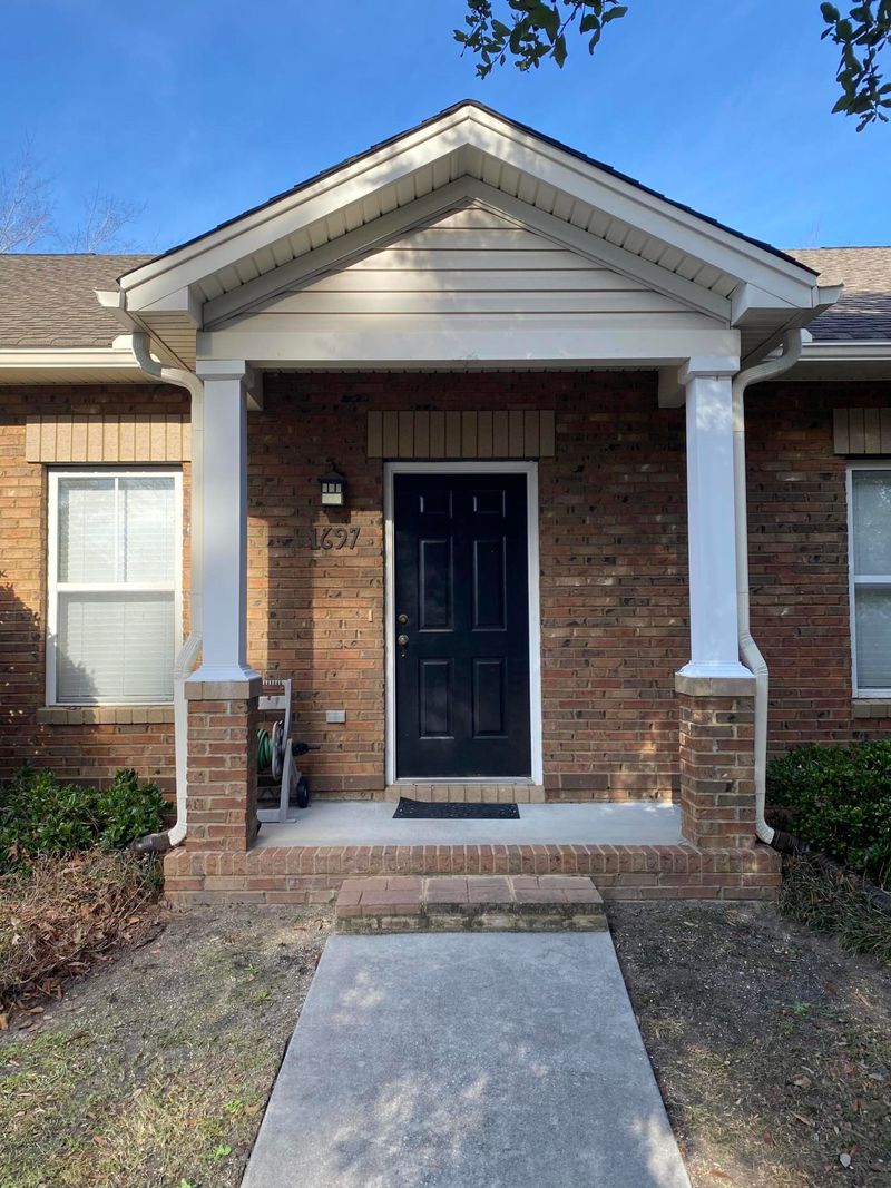 1697 Lauda Dr, Mount Pleasant, SC 29464