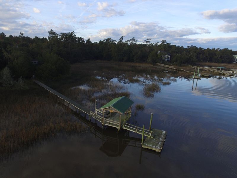 564 Romain Rd, Mcclellanville, SC 29458