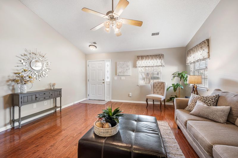 8087 Old London, North Charleston, SC 29406