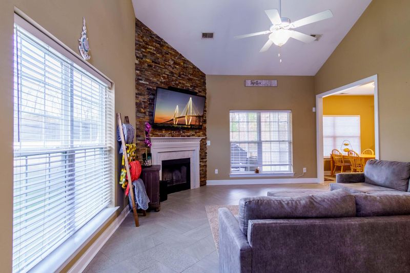 2037 Culloden Dr, Summerville, SC 29483