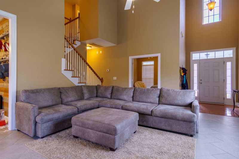 2037 Culloden Dr, Summerville, SC 29483