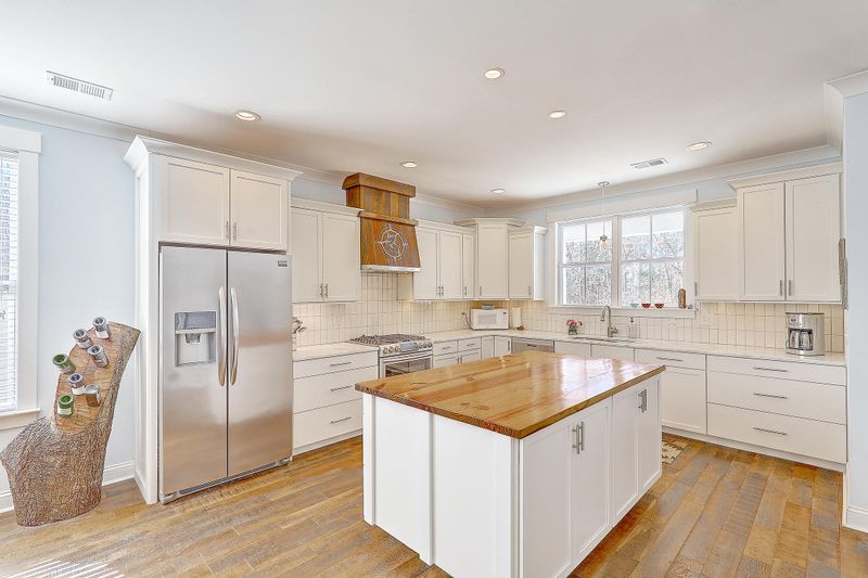 373 Summerset Ln, Summerville, SC 29483