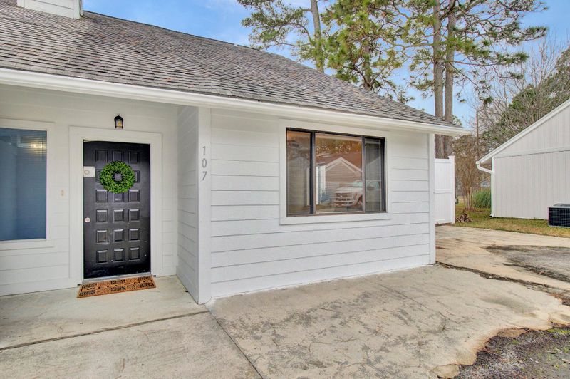 107 Photinia Ct, Summerville, SC 29483