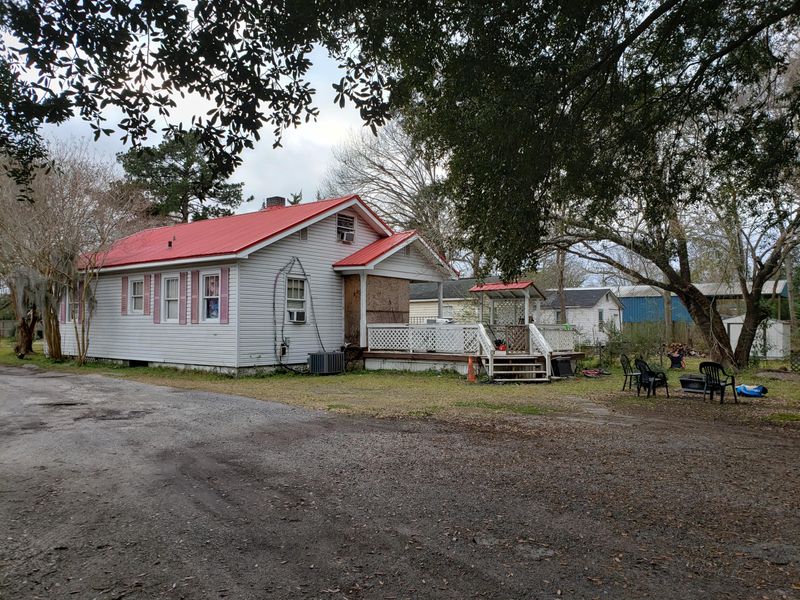 5816 Robinson St, Hanahan, SC 29410
