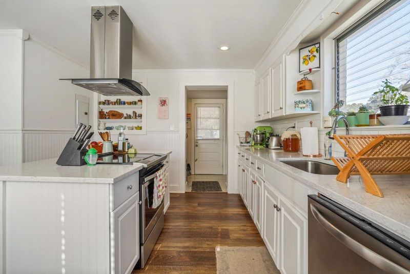 16 Riverdale Dr, Charleston, SC 29407