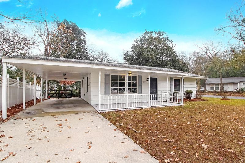 1279 Hawthorne Cir, Hanahan, SC 29410