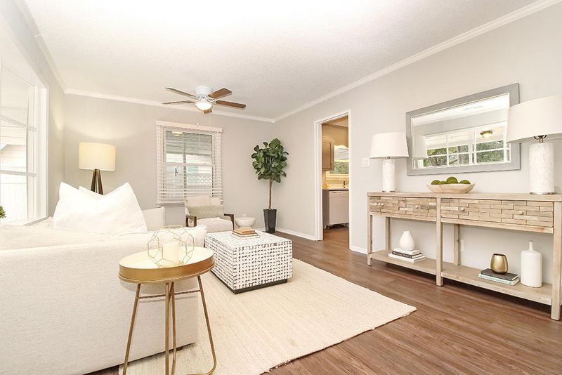 1279 Hawthorne Cir, Hanahan, SC 29410