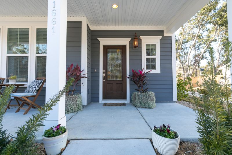 1661 Emmets Rd, Johns Island, SC 29455