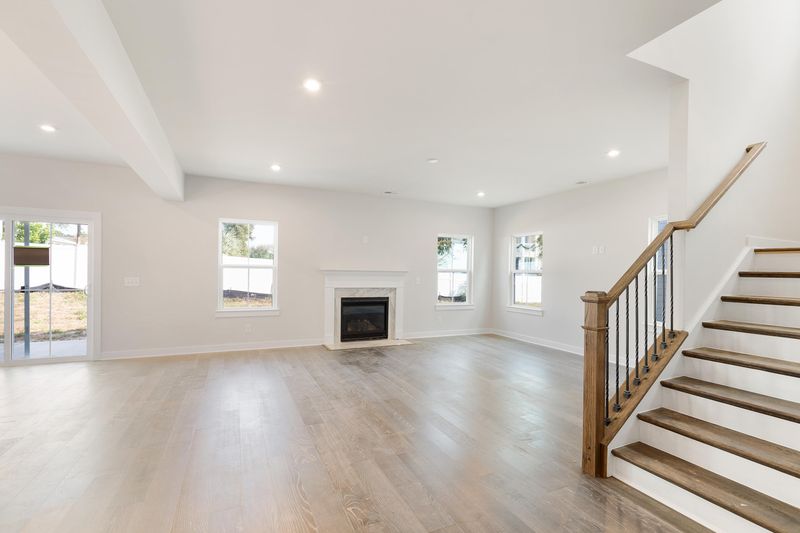 140 Country Oaks Ln, Wando, SC 29492