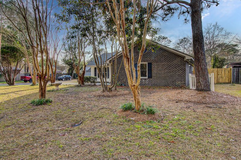 208 Four Iron Dr, Summerville, SC 29483